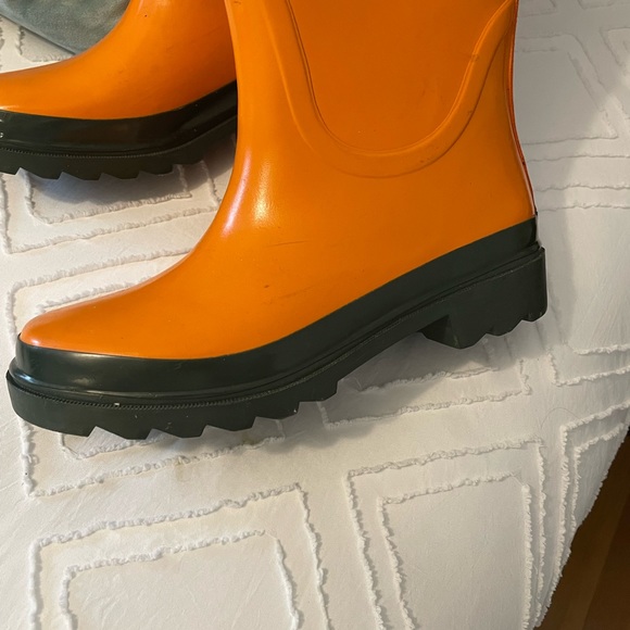 🧡 Tory Burch tall rain boots 🧡 - Picture 3 of 4